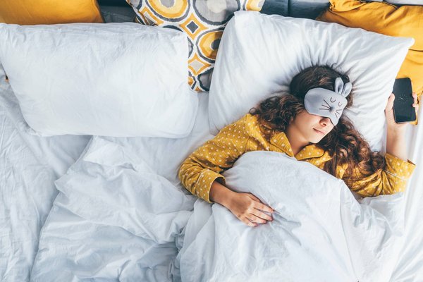 Découvrez les plaids et les masques de nuit pour un confort optimal