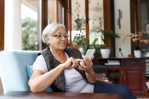 Les smartphones tactiles sont-ils adaptés aux seniors malvoyants ?