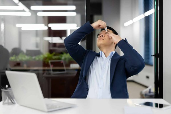 Les vertus du khôl al ithmid noir dans la préservation de la vision